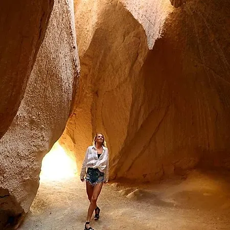 Отель Mak's Cave House *