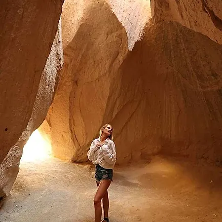 Mak's Cave House Отель